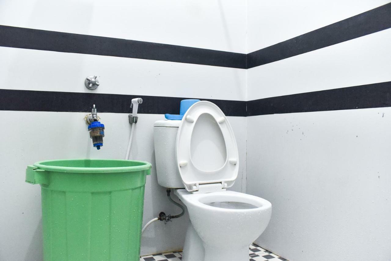 Reddoorz Near Sultan Hasanuddin Airport 2 Hotel Makassar Buitenkant foto